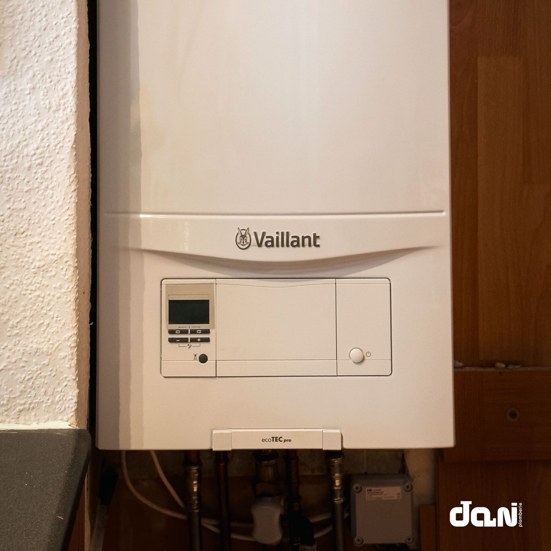 Dani Plomberie vous propose ces services d'installation de chaudière et de chauffagiste à Bruxelles. Nos dépannages chauffagiste sont disponible 24h/7j.